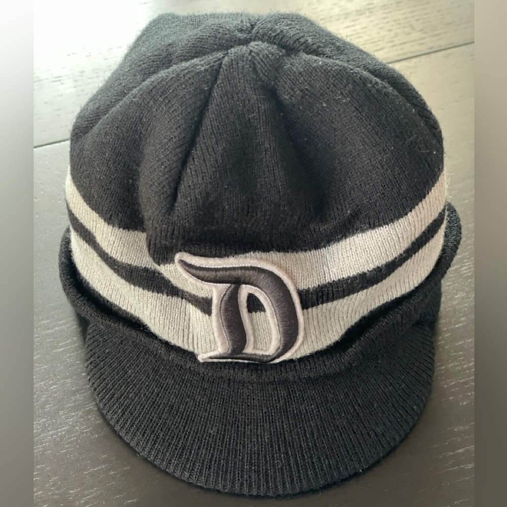 Disney Fleece Beanie Hat β Unisex Vintage βDβ Beanie - Picture 2 of 13